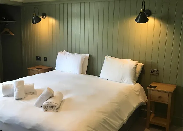 The Horse And Farrier And The Salutation Keswick بيت ريفي