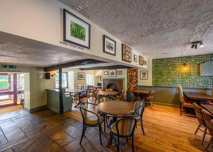 The Horse And Farrier And The Salutation Keswick بيت ريفي