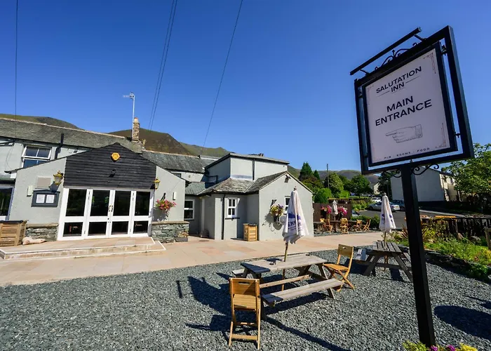 The Horse And Farrier And The Salutation Keswick بيت ريفي
