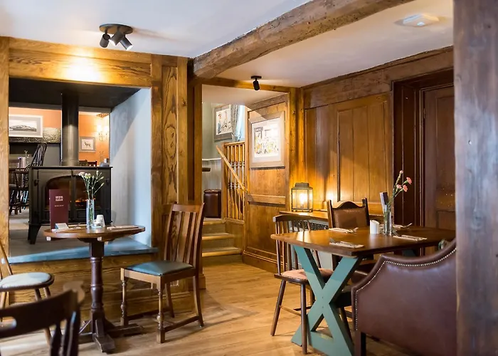 The Horse And Farrier And The Salutation Keswick بيت ريفي