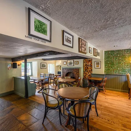 The Horse And Farrier And The Salutation Keswick بيت ريفي