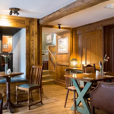 The Horse And Farrier And The Salutation Keswick بيت ريفي