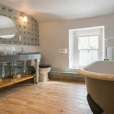 The Horse And Farrier And The Salutation Keswick